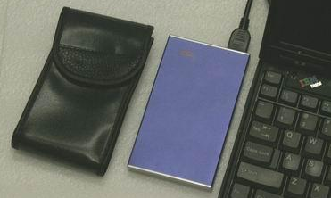 Exemple de boitier recyclant l´ancien disque dur en clef USB de très grosse capacité