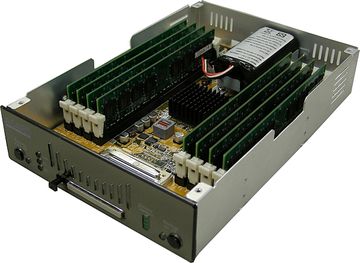 Ramdisk Acard, utilisant jusque 8 barrettes de DDR2, et une sauvegarde sur Compact Flash, ainsi qu´une batterie pour conserver les données quelques heures, le tout avec une interface SATA2